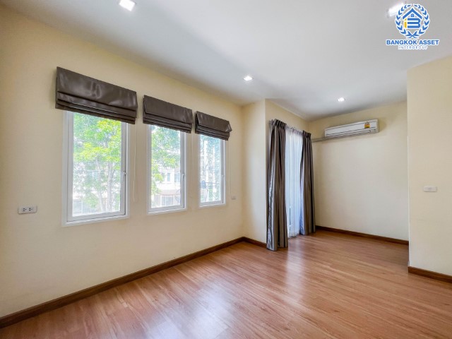 *****ทาวน์เฮ้าส์มือสอง นนทบุรี ม.โกลเด้นทาวน์ ชัยพฤกษ์-วงแหวน เนื้อที่ 21.20 ตร.ว. ฟังก์ชัน 4 ห้องนอน 3 ห้องน้ำ 2 ที่จอดรถ บ้านสภาพใหม่ ไม่ต้องต่อเติมอะไรเพิ่มก็พร้อมเข้าอยู่ได้เลย ทำเลดี เชื่อมต่อถนนบางกรวย-ไทรน้อย, ถนนกาญจนาภิเษก, ใกล้เซ็นทรัลเวสต์เกต และทางด่วน "ศรีรัช"